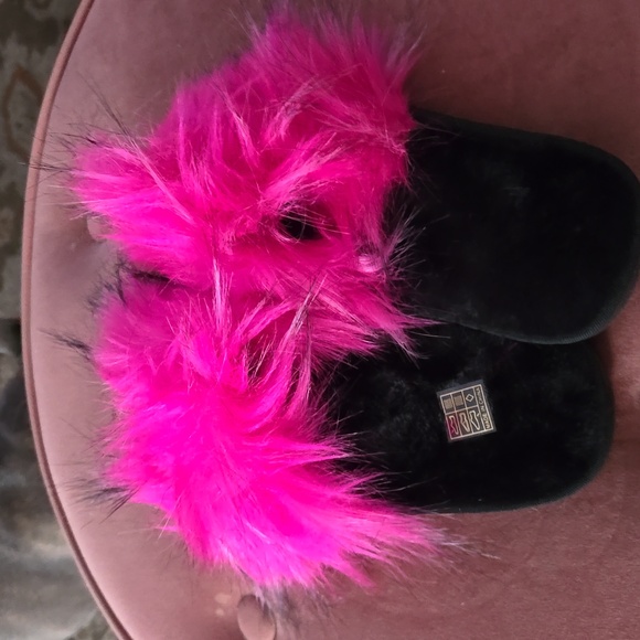 New wot Pink fluffy slides - Picture 2 of 5